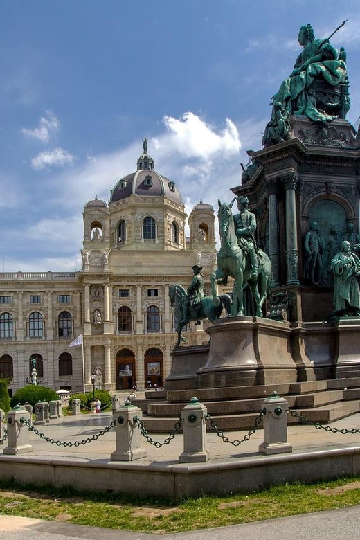 3 hour private tour in Vienna by private car - What the Ringstrasse reveals