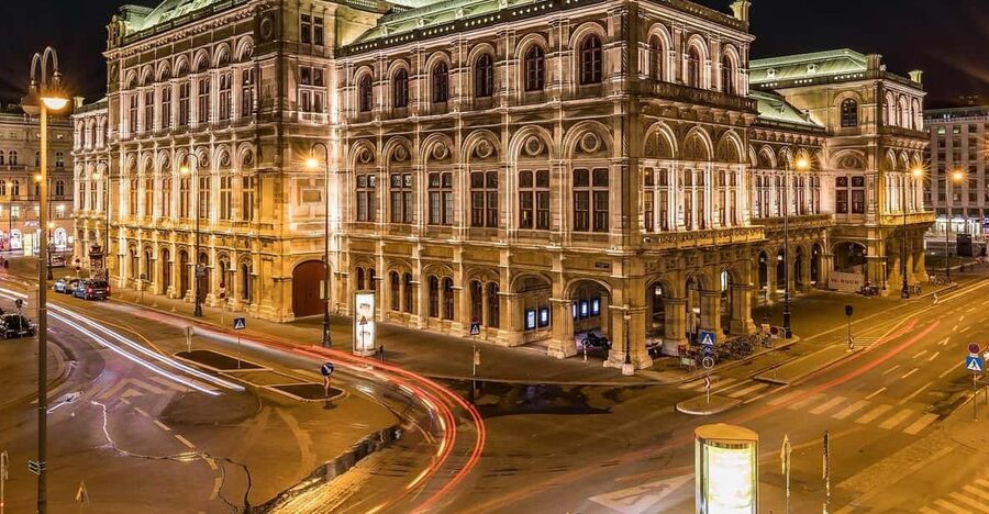 3 hour private tour in Vienna by private car - Churches and the old city