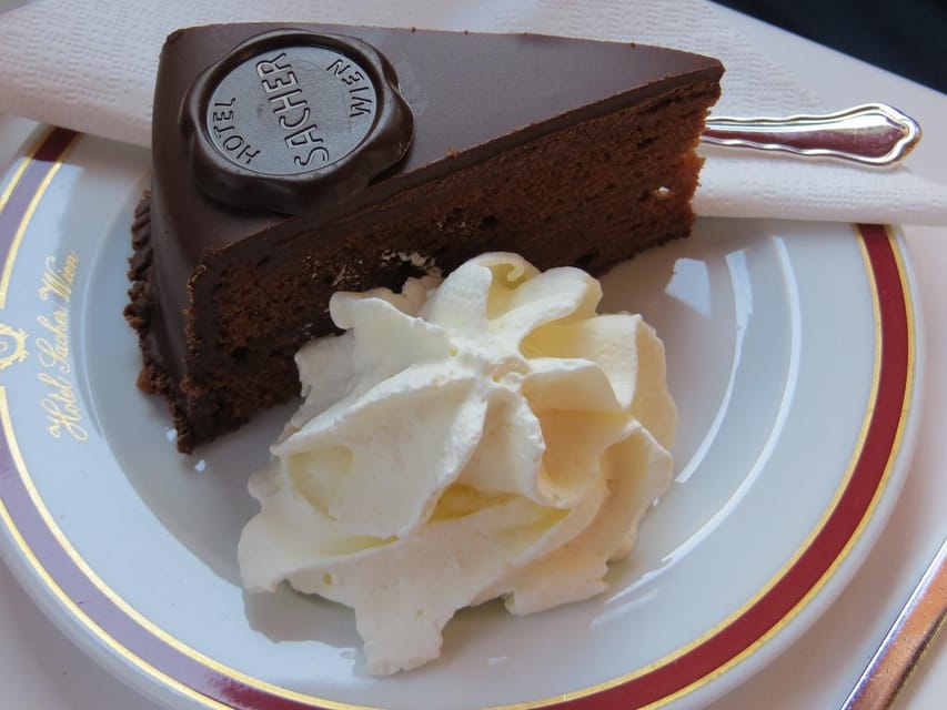 3 hour private tour in Vienna by private car - Choosing the guide language carefully