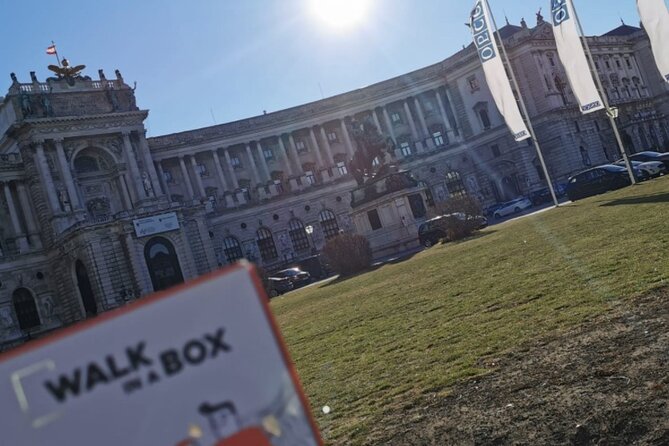A box for a romantic walk in the city center of Vienna - Roses and the Theseustempel