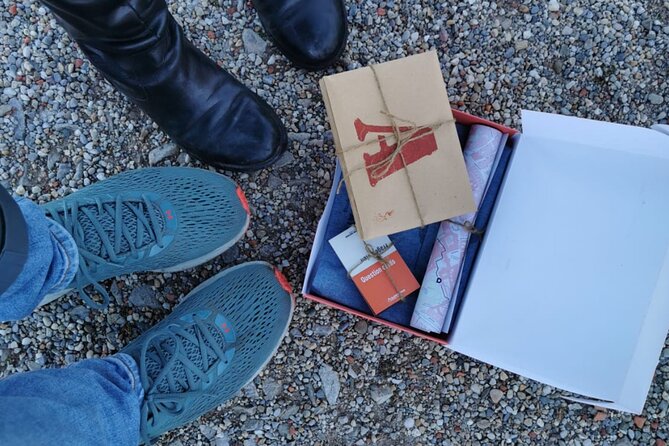 A box for a romantic walk in the city center of Vienna - Meeting the Waltz King at the Johann Strauss Monument