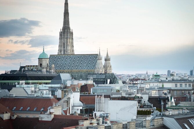 A box for a romantic walk in the city center of Vienna - Franziskanerplatz and the Before Sunrise connection