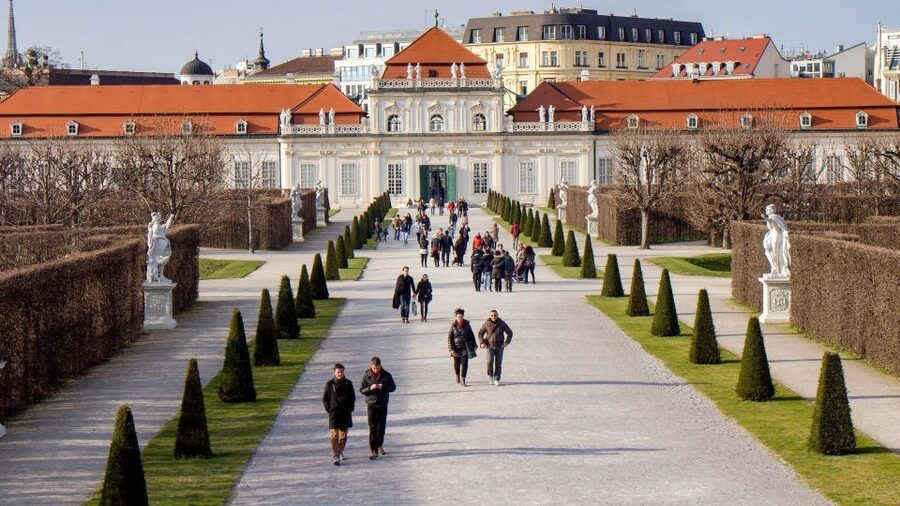 An Introduction to Vienna Walking Tour - Potsdamer Straße and the gallery mile