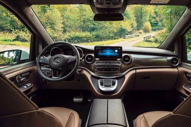 Arrival Private Transfer from Vienna Airport VIE to Vienna City by Luxury Van - Should you book the Vienna private van?