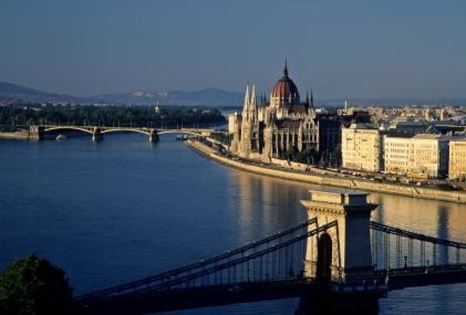 Budapest Small-Group Day Trip from Vienna with Local Guide - Key points to know before booking