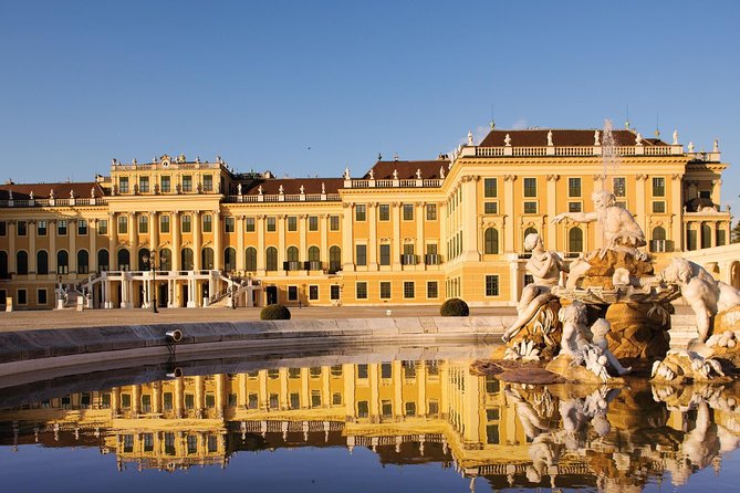 Budapest to Vienna Private Costumizable Day Tour with Lunch - St. Stephen’s Cathedral and the city center on foot