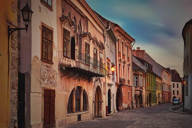 Budapest-Vienna One-Way Sightseeing Transfer - The Guide Can Change the Day