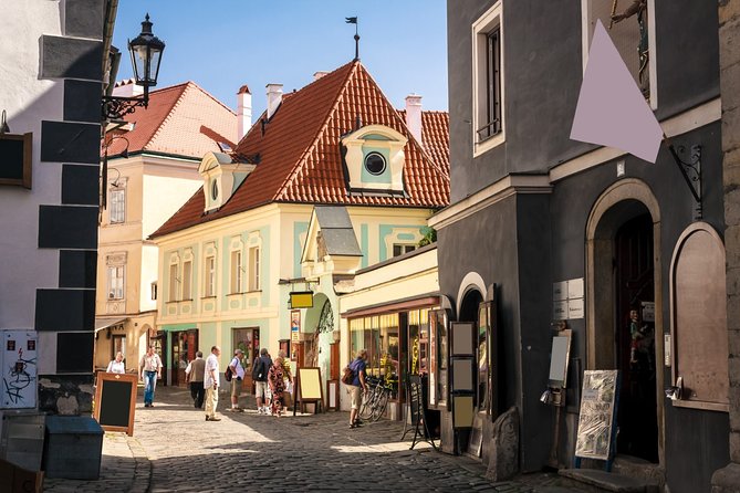 Cesky Krumlov Small-Group Day Trip from Vienna - Ottenstein Castle and the first photo stop