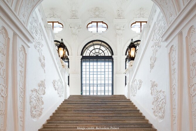 Christmas at Belvedere: 3hr Private Tour of Upper Palace & Market - Finishing at the Belvedere Christmas Market