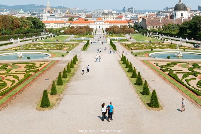 Christmas at Belvedere: 3hr Private Tour of Upper Palace & Market - Timing, transport, and physical demands