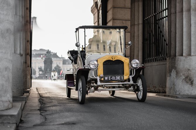 City Sightseeing Tour in an Electro Vintage Car (up to 5 people) - Seeing Vienna from the old town to the side streets