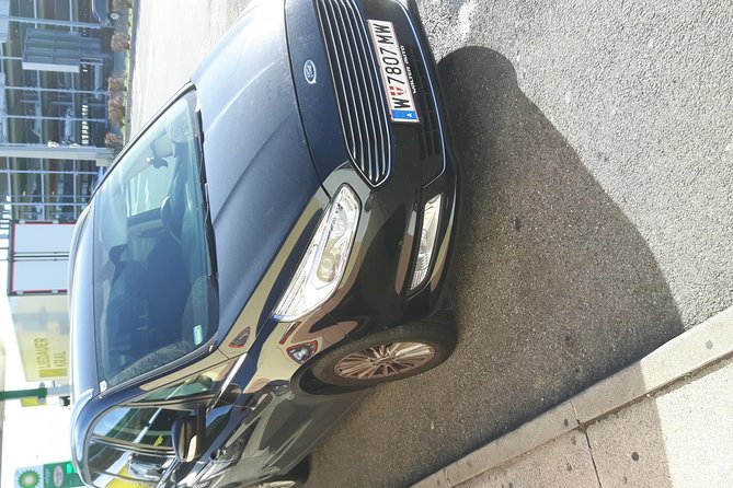 City TRANSFER Vienna - From the Arrival hall to your hotel door