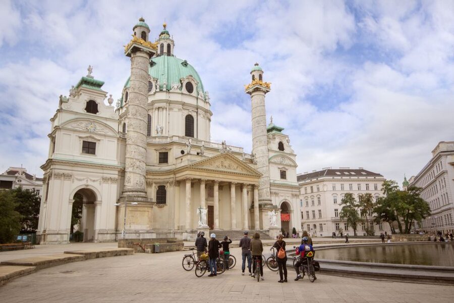 Classic Vienna: 3-Hour Guided Bike Tour - The Hofburg and Heldenplatz