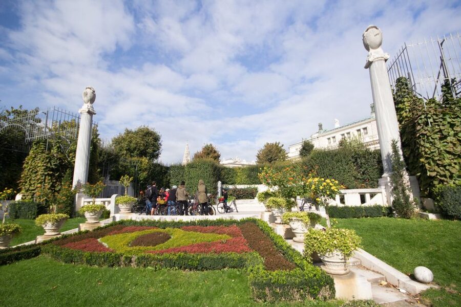 Classic Vienna: 3-Hour Guided Bike Tour - St. Stephen’s Cathedral and Stephansplatz