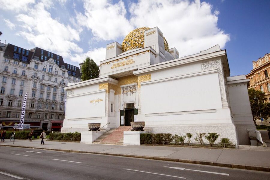Classic Vienna: 3-Hour Guided Bike Tour - What the guides add to the ride
