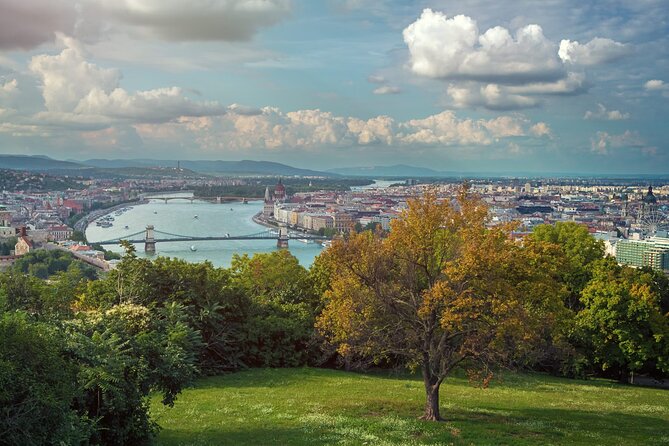 DayTrip to Budapest and Bratislava, two capitals - St. Stephen’s Basilica and the three-hour choice
