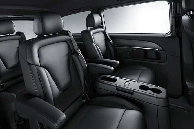 Departure by Private Minivan from Vienna to Vienna Airport VIE - Leaving Vienna by private minivan