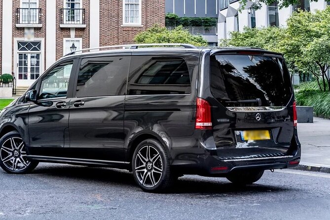 Departure by Private Minivan from Vienna to Vienna Airport VIE - 24-hour service for early and late flights