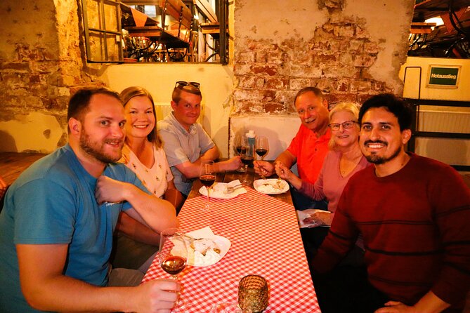 Food Tasting Tour in Hidden Gems of Vienna for Small Groups - What the guides add to the meal