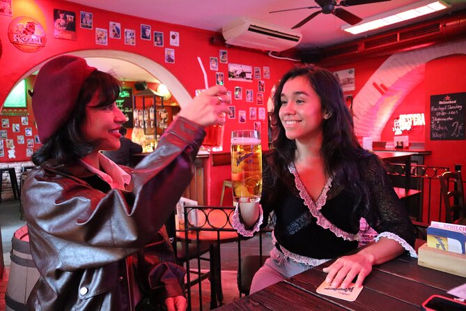 Friday Night Pub Crawl for Professionals in Vienna, Austria - Funky Monkey Bar: the night turns toward dancing