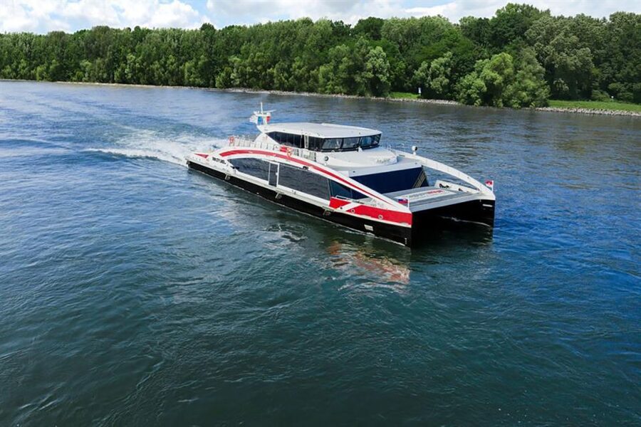 From Vienna: Guided Tour to Bratislava with Speed Boat Ride - Key points at a glance