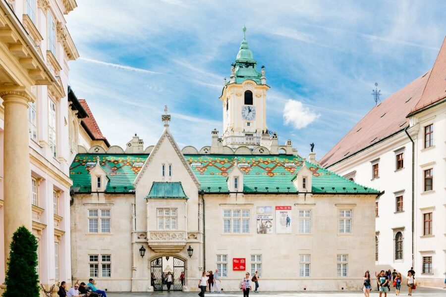 From Vienna: Guided Tour to Bratislava with Speed Boat Ride - Finding Pontoon HUMA 6 for the return boat