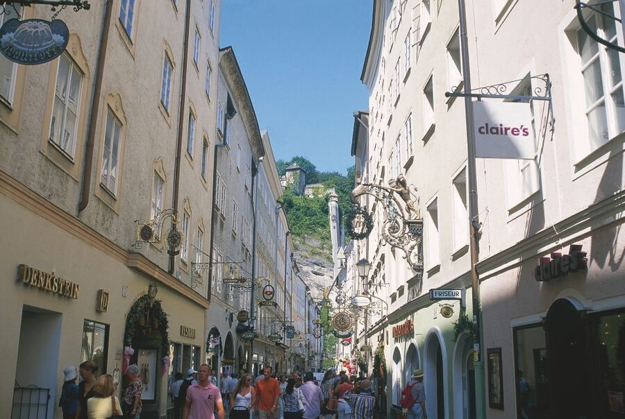 From Vienna: Salzburg and Alpine Lakes Full-Day Trip - How much free time will you have?