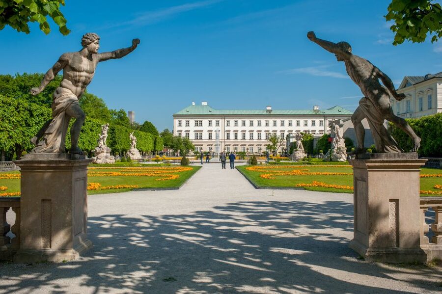 From Vienna: Salzburg and Alpine Lakes Full-Day Trip - Guides, group size, and the feel of the day