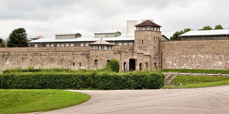 Full-Day Private Trip from Vienna to Mauthausen Memorial - Prisoners’ barracks, camp prison, and SS-Quarters