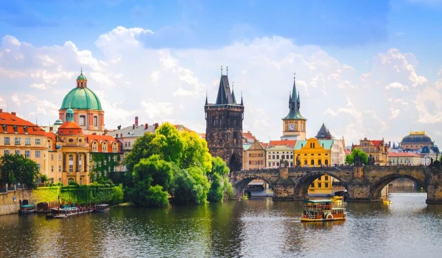 Full-Day Private Trip from Vienna to Prague - Prague Castle and St. Vitus Cathedral set the tone