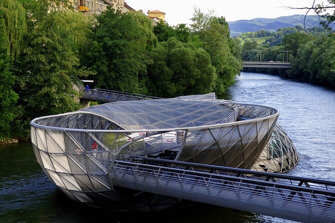 Fun & mobile scavenger hunt through Graz - Starting at Schlossberg and finding your bearings