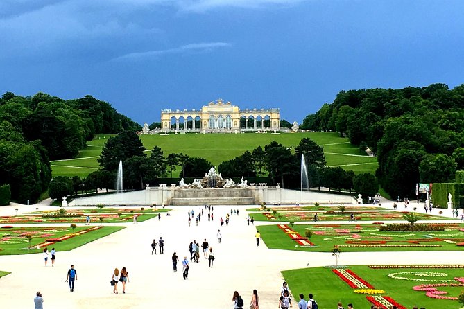 Grand Schoenbrunn Palace and Carriage Museum Tour Small Group - Why Schönbrunn works best with a guide