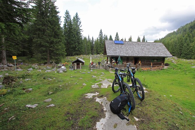 Guided e-bike tour of the alpine pastures in the Salzkammergut - Finishing at the Gosauseen