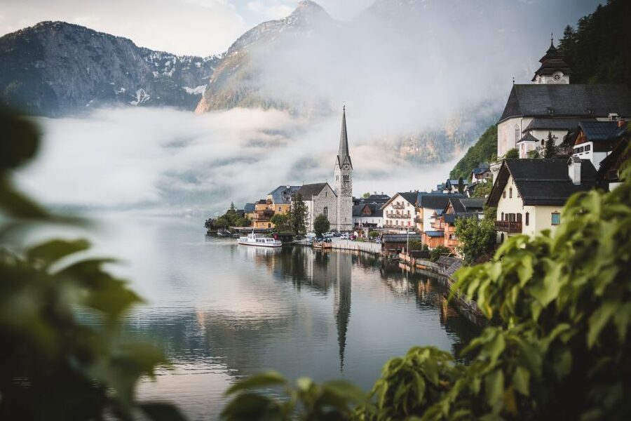 Hallstatt: 2-Hour Guided Walking Tour with Photographer - The church and Bone House