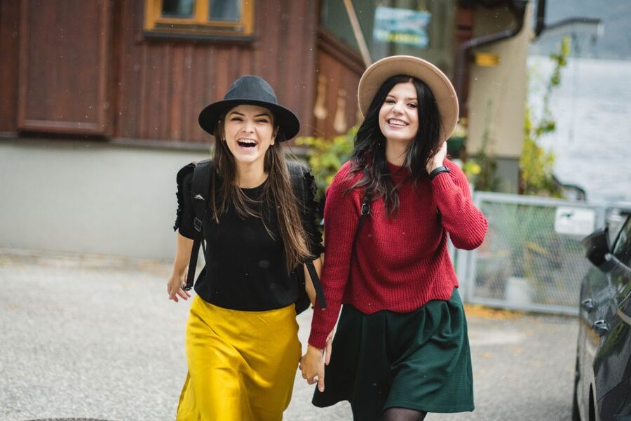 Hallstatt: 2-Hour Guided Walking Tour with Photographer - Finishing at the market square and waterfront