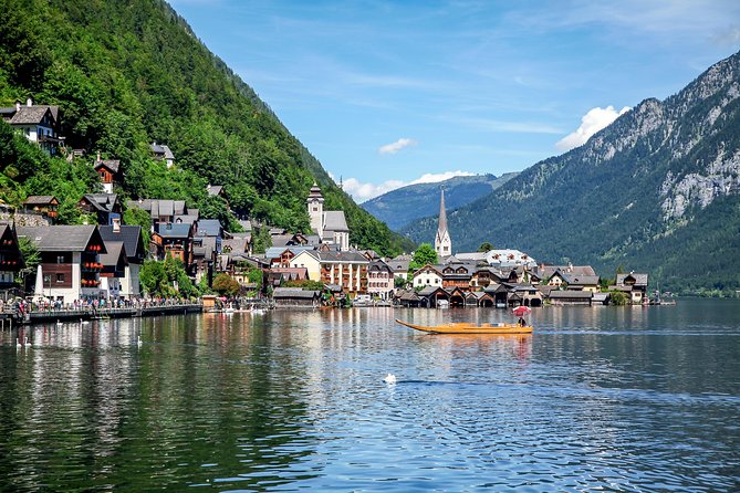 Hallstatt from Salzburg - 6-hour private Tour - Fuschlsee starts the day with a castle and clear water