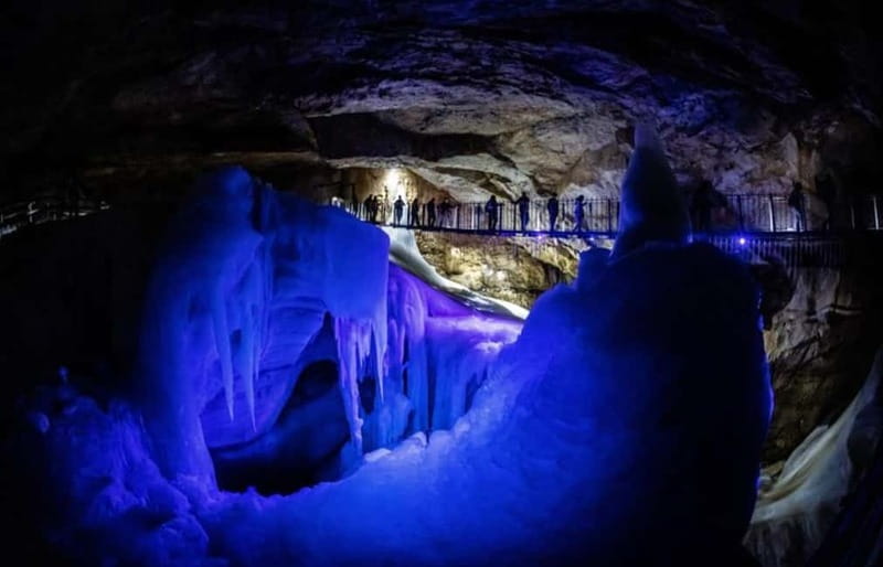 Hallstatt & Ice Cave & 5 fingers Private Trip From Salzburg - Entering the Dachstein Giant Ice Cave