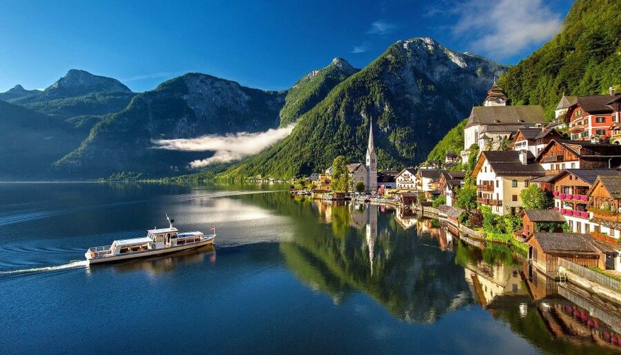 Hallstatt Private Walk Tour - Walking through Hallstatt’s narrow lakeside setting