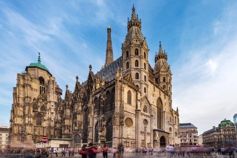 Highlights of Vienna: Private Bike Tour with Licensed Guide - The guides and the value of live commentary