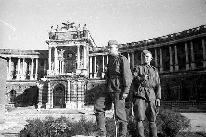 Historical Hitler Walking Tour of Vienna - The concealed Stadttempel Synagogue