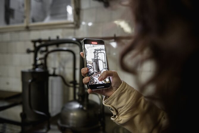 Historical Pharmacy Cellar Guided Tour - Why the personal guide makes a difference