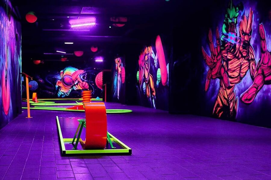 Innsbruck: 3D Mini Golf with Dazzling Light Effects - What the 3D mini golf experience is really like