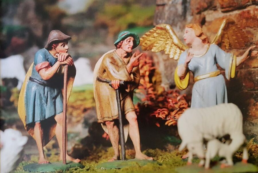 Innsbruck: Christmas Tour with a licensed guide - Tyrolean nativity scenes and the Court Church