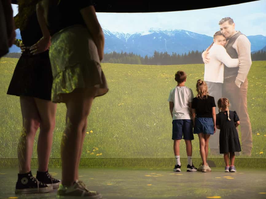 Innsbruck: EXPERIENCE TIROL - Immersive Show Flex Ticket - Room one: Thomas and Anna set the story in motion