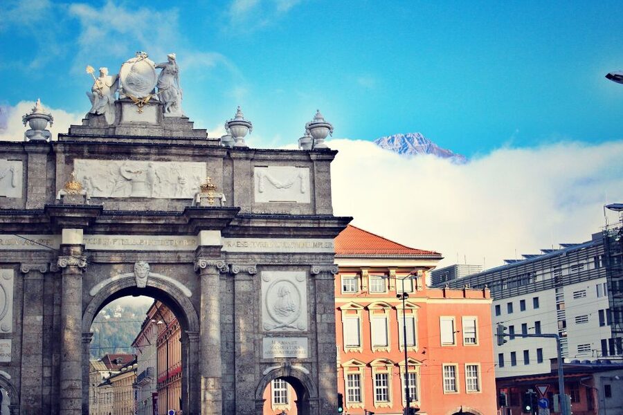 Innsbruck: Express Walk with a Local in 60 minutes - A close look at the guide style