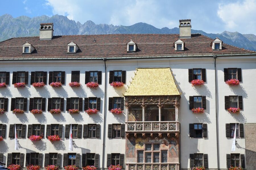 Innsbruck: Express Walk with a Local in 60 minutes - Starting at Helbling Haus in the old town