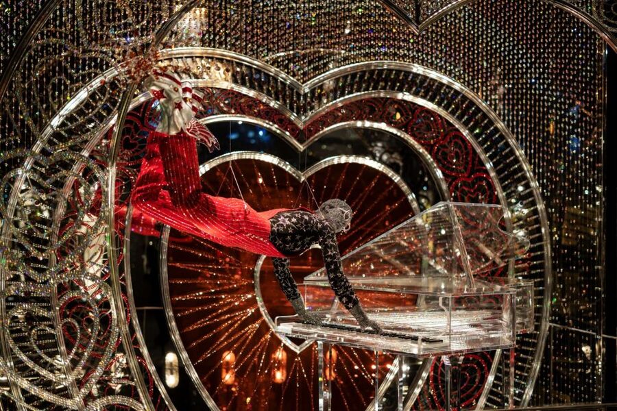 Innsbruck Swarovski Crystal Worlds Ticket and Transfer - Food, shopping, and the world’s largest Swarovski store