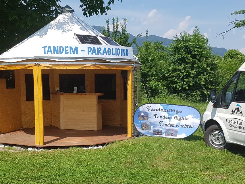 Kärnten/Ossiachersee: Paragleiten " Thermikflug" - The safety briefing and tandem setup
