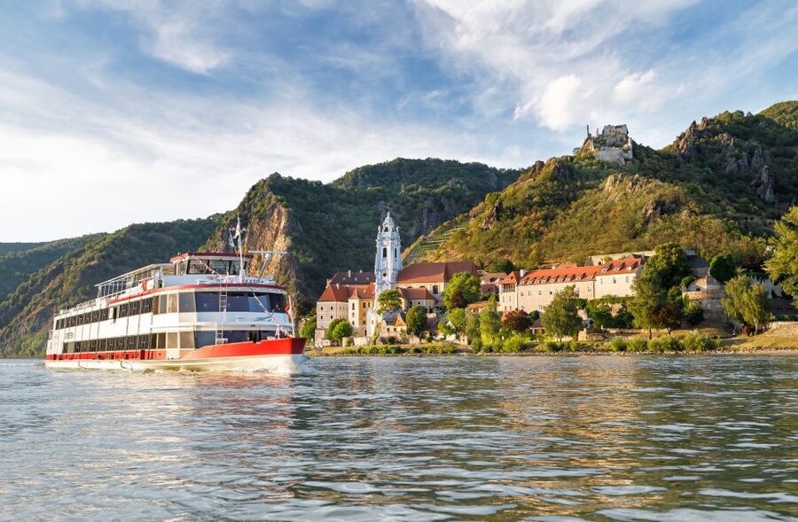 Krems: Wachau Valley River Cruise with 3-Course Meal - Starting at Welterbe Platz in Krems