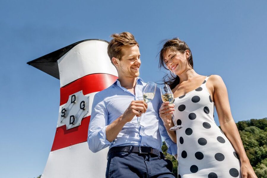 Krems: Wachau Valley River Cruise with 3-Course Meal - Schönbühel Palace and the Middle Stretch